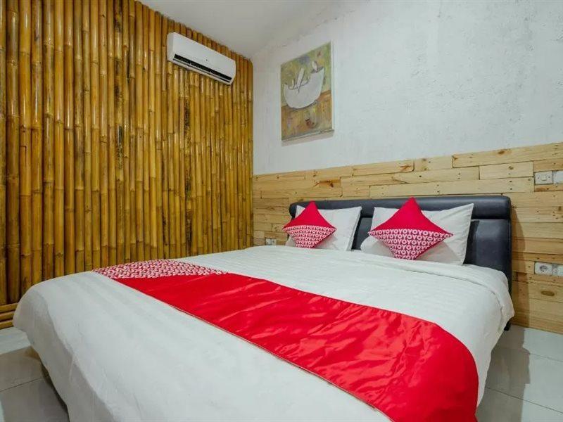 Oyo 2380 Alea Guesthouse Muntilan Extérieur photo