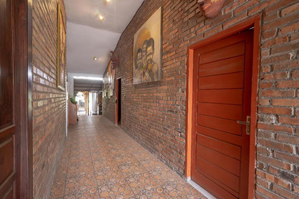 Oyo 2380 Alea Guesthouse Muntilan Extérieur photo