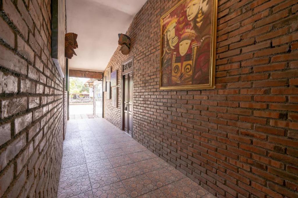 Oyo 2380 Alea Guesthouse Muntilan Extérieur photo